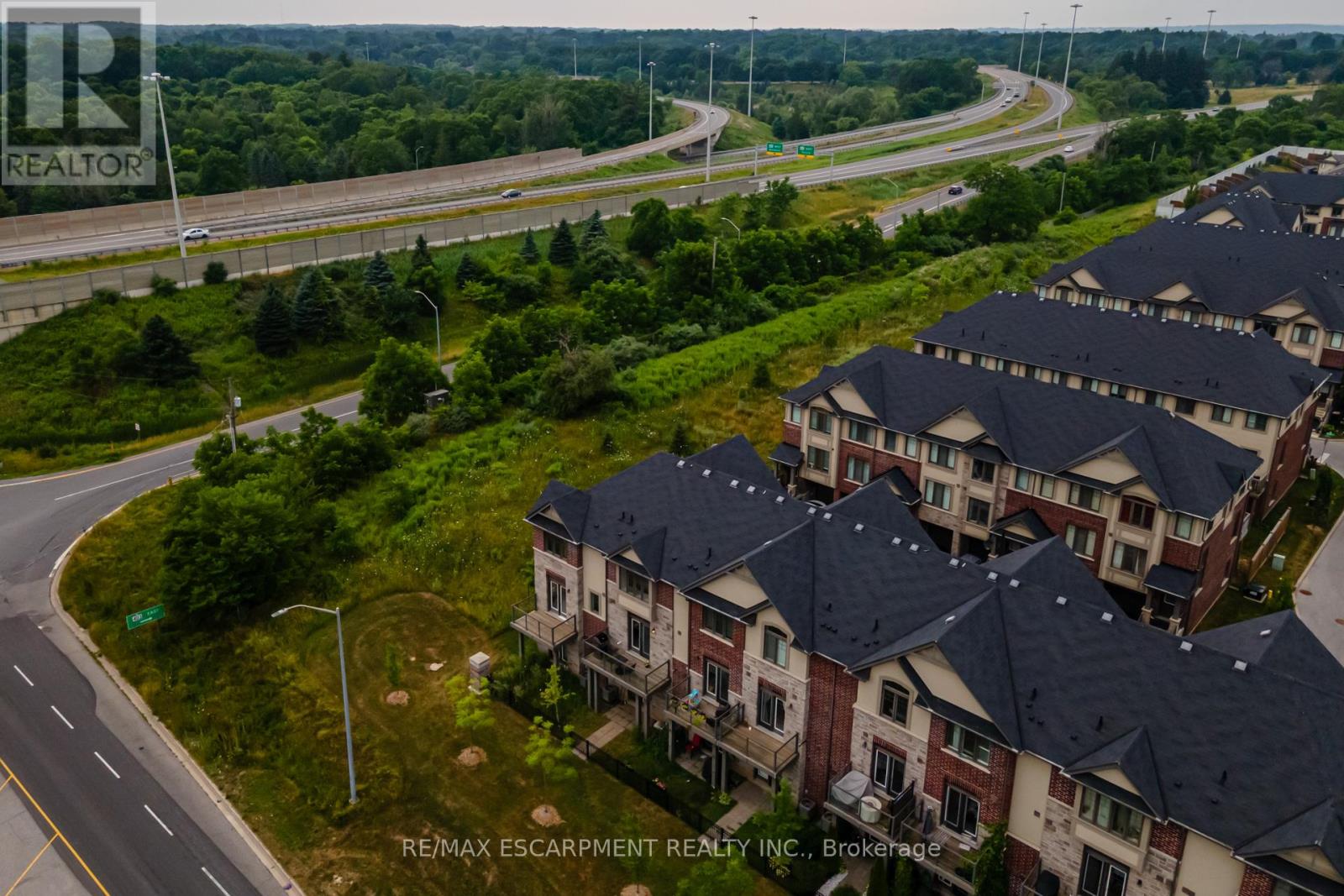 Photo 2 of 13 Pringle Lane, Hamilton ON