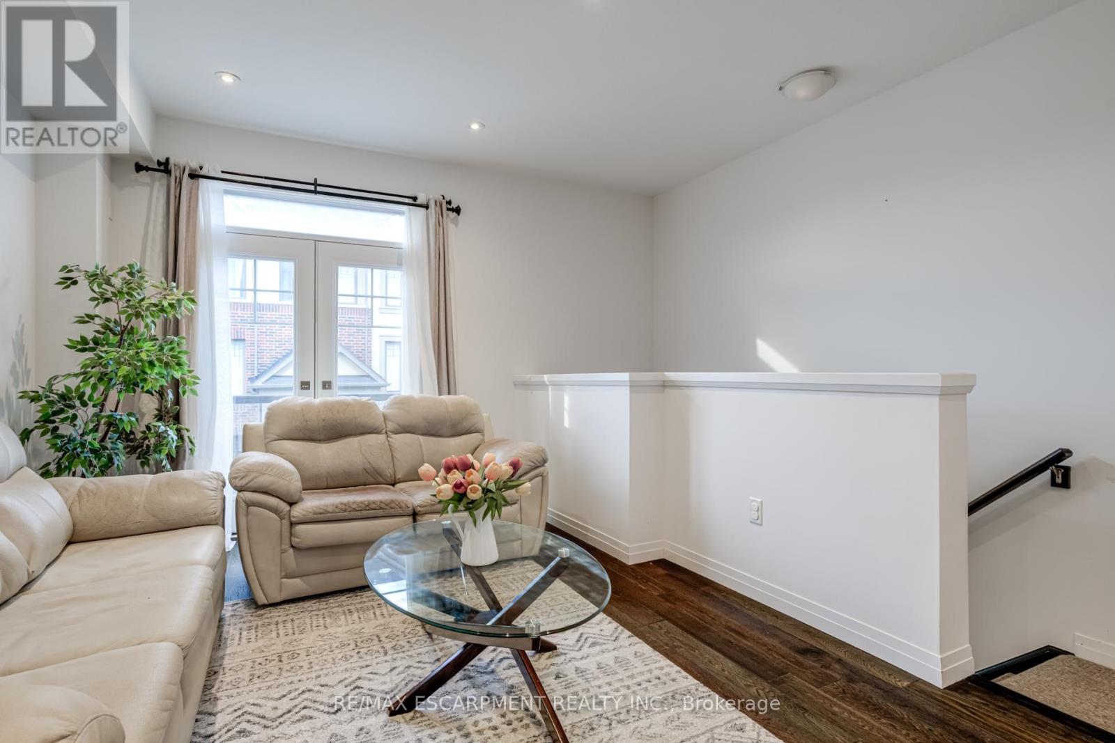 Photo 10 of 13 Pringle Lane, Hamilton ON