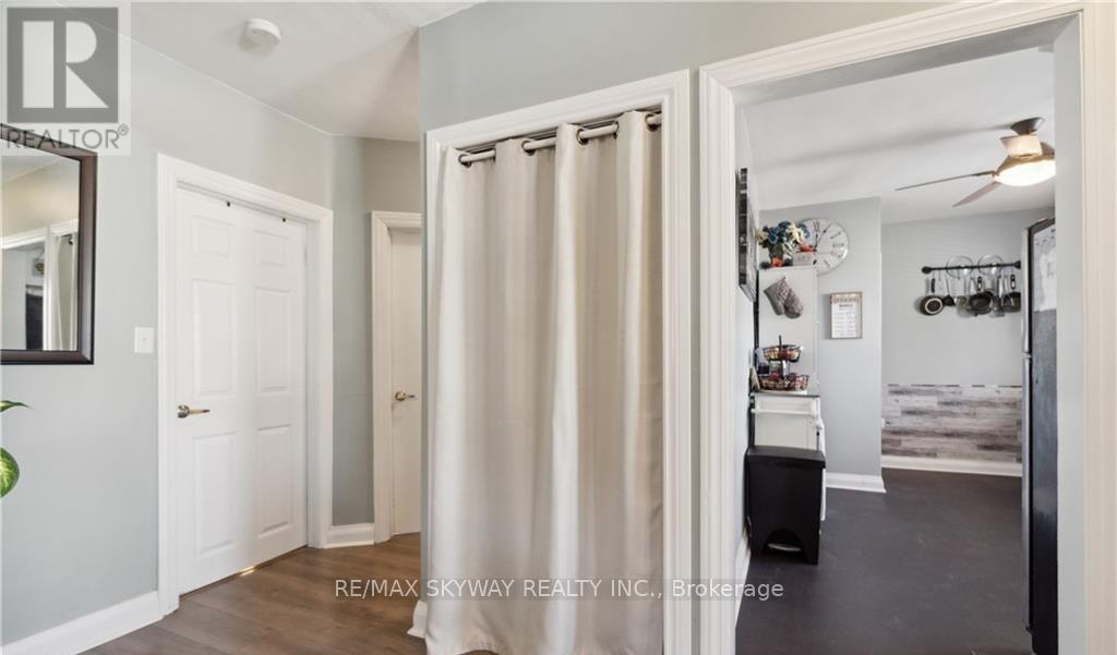 Photo 10 of 207 Thorold Road N, Welland ON