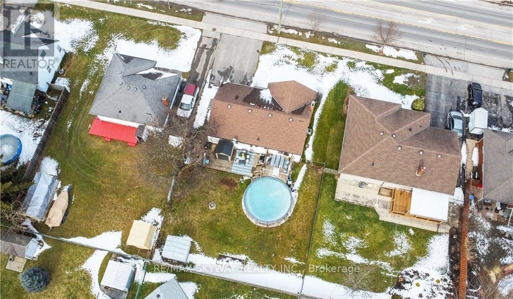 Photo 3 of 207 Thorold Road N, Welland ON