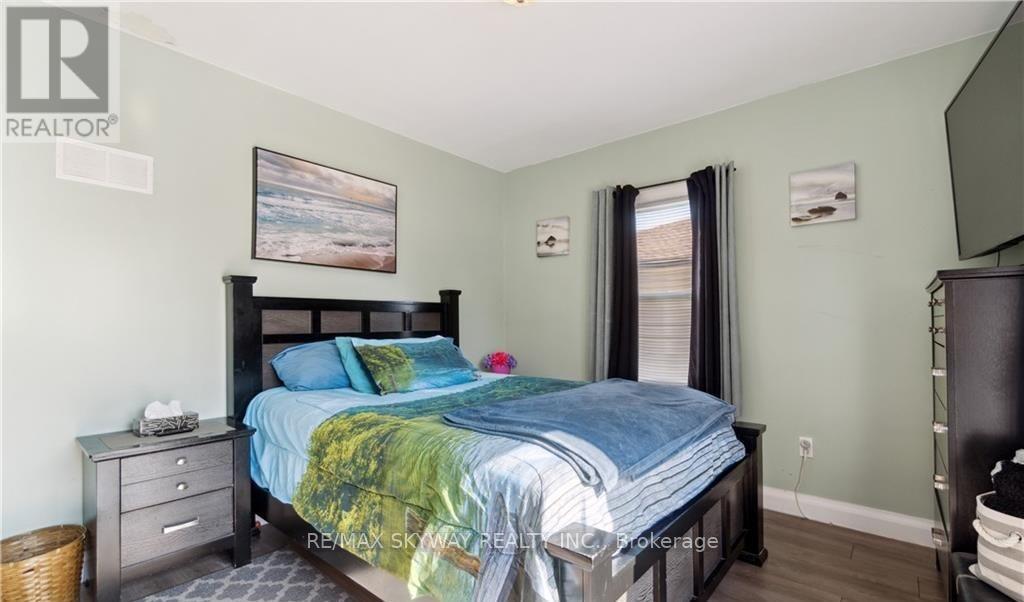 Photo 8 of 207 Thorold Road N, Welland ON