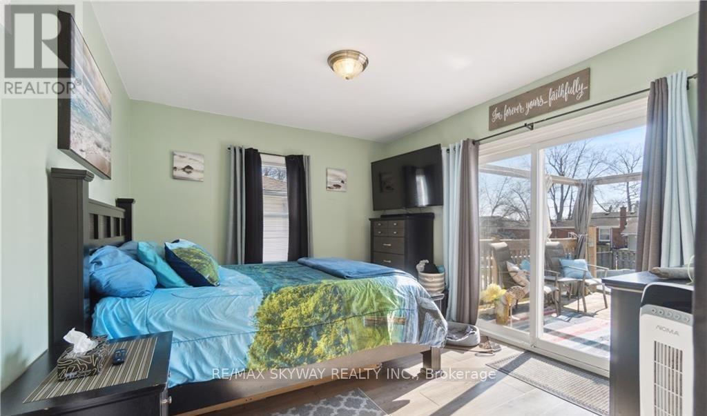 Photo 9 of 207 Thorold Road N, Welland ON