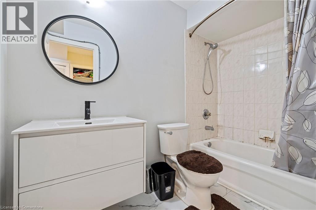 Photo 6 of 28 Victoria Avenue N Unit 104, Hamilton ON