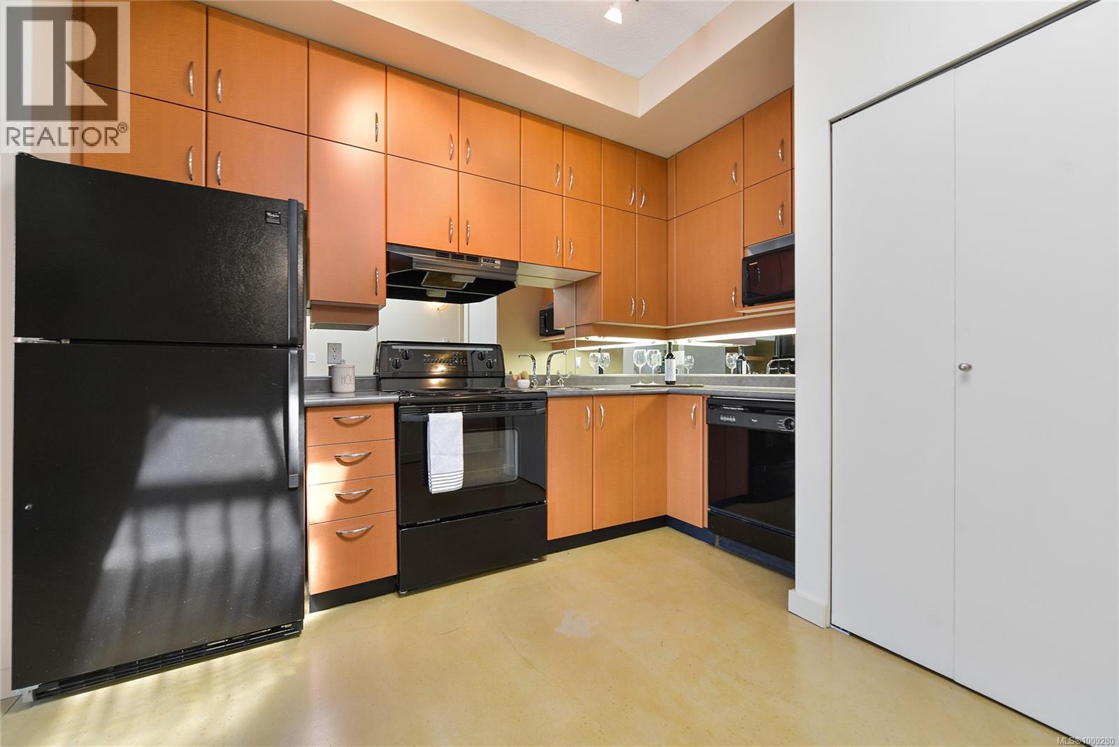 Photo 2 of 513 409 Swift St, Victoria BC
