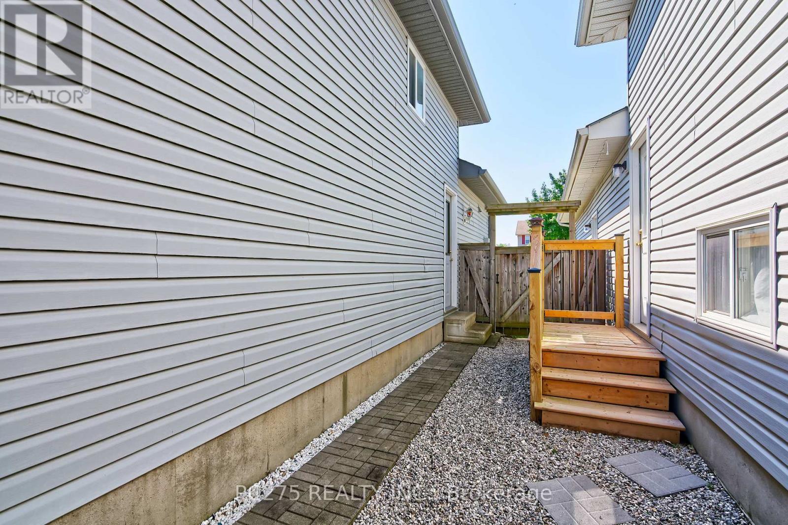 Photo 18 of 402 Chestnut Street, St Thomas ON