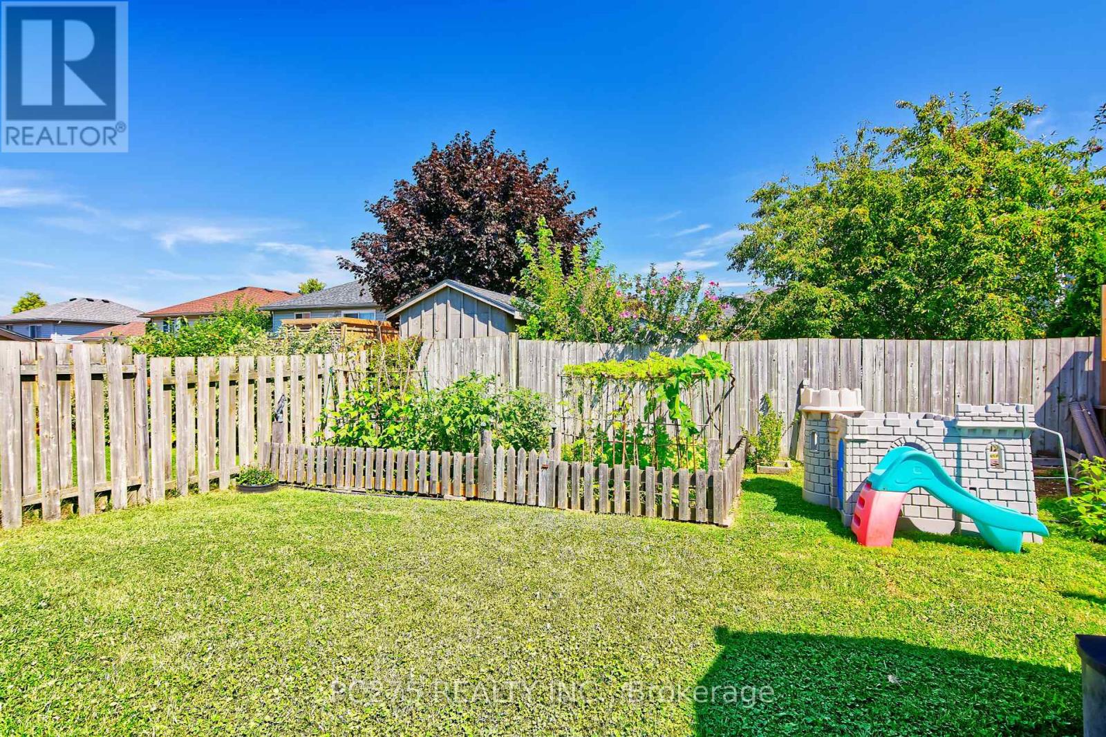 Photo 7 of 402 Chestnut Street, St Thomas ON