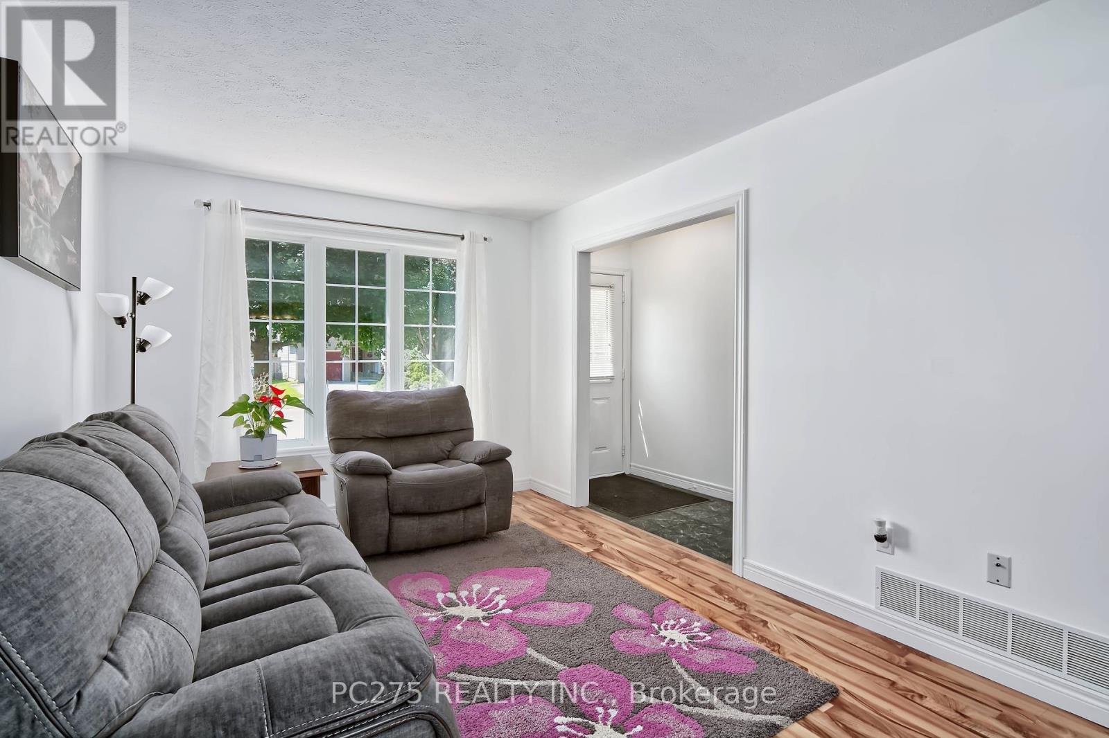 Photo 10 of 402 Chestnut Street, St Thomas ON