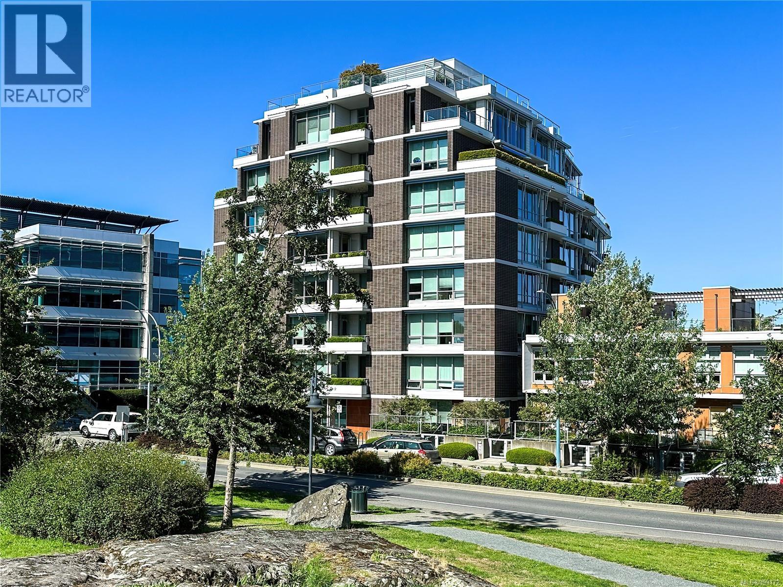 Photo 8 of 305 399 Tyee Rd, Victoria BC