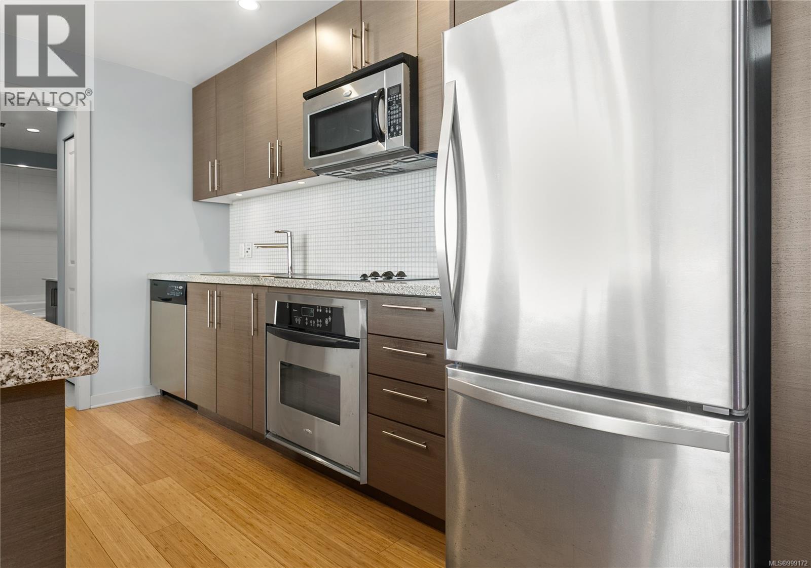 Photo 32 of 305 399 Tyee Rd, Victoria BC