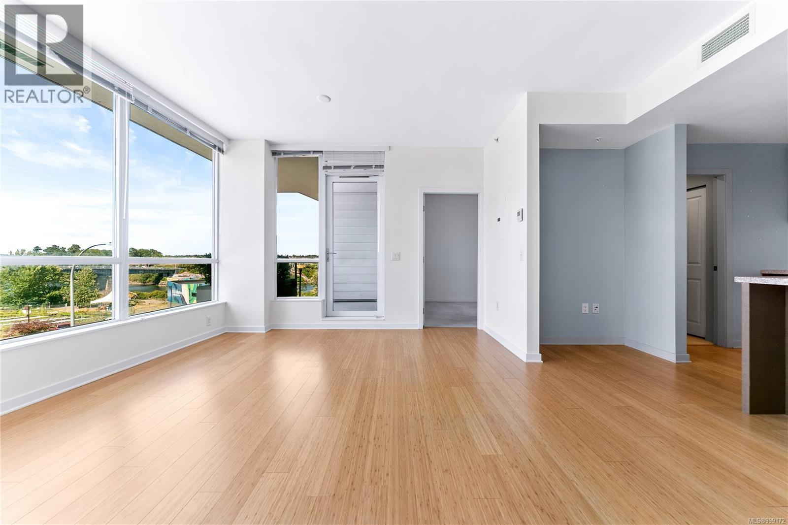 Photo 6 of 305 399 Tyee Rd, Victoria BC