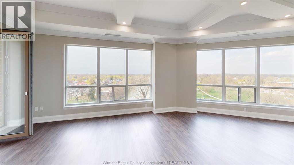 Photo 3 of 121 King Street Unit 607, Chatham ON