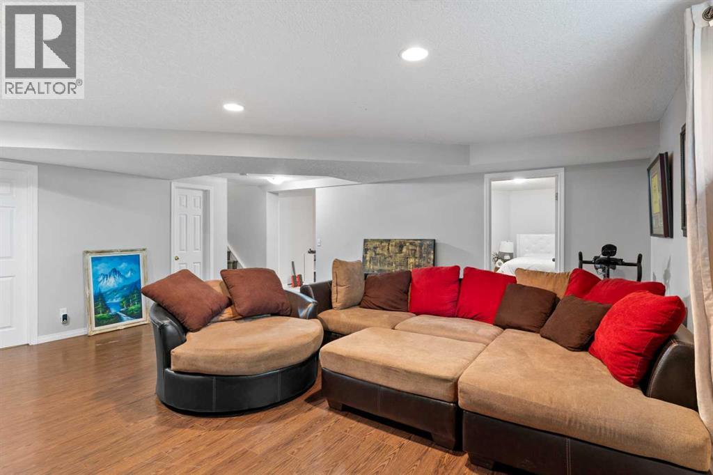 95 Sierra Nevada Green SW, Calgary, Alberta