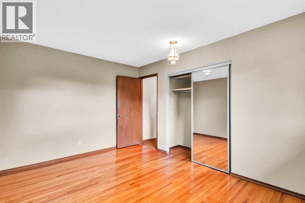 Single Family House Bungalow for Sale in  Hunterfield Road NW Huntington Hills Calgary 