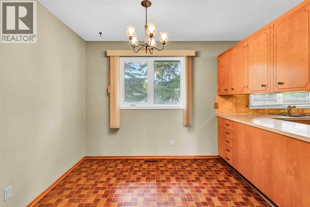 Single Family House Bungalow for Sale in  Hunterfield Road NW Huntington Hills Calgary 