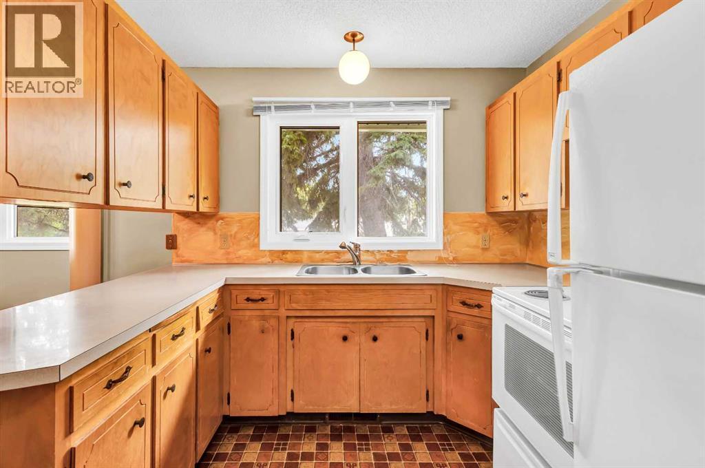 Single Family House Bungalow for Sale in  Hunterfield Road NW Huntington Hills Calgary 