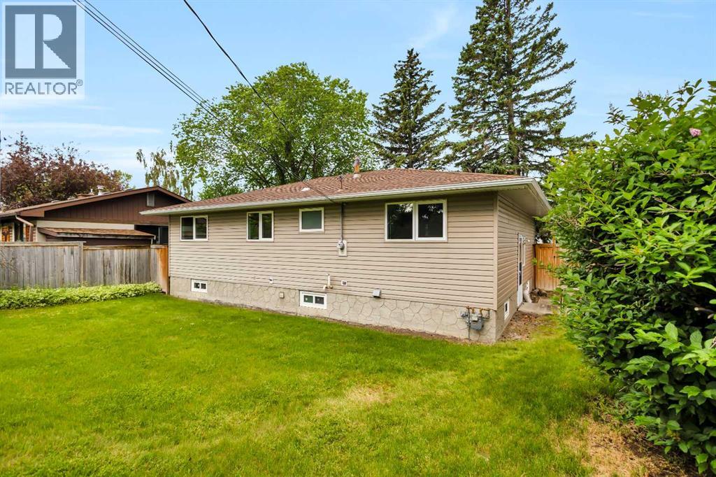 Single Family House Bungalow for Sale in  Hunterfield Road NW Huntington Hills Calgary 