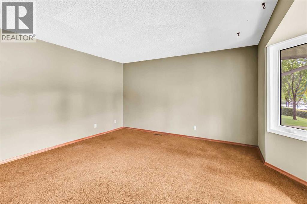 Single Family House Bungalow for Sale in  Hunterfield Road NW Huntington Hills Calgary 