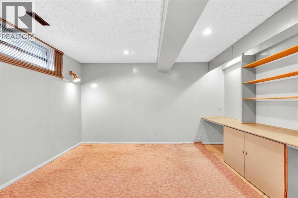 Single Family House Bungalow for Sale in  Hunterfield Road NW Huntington Hills Calgary 