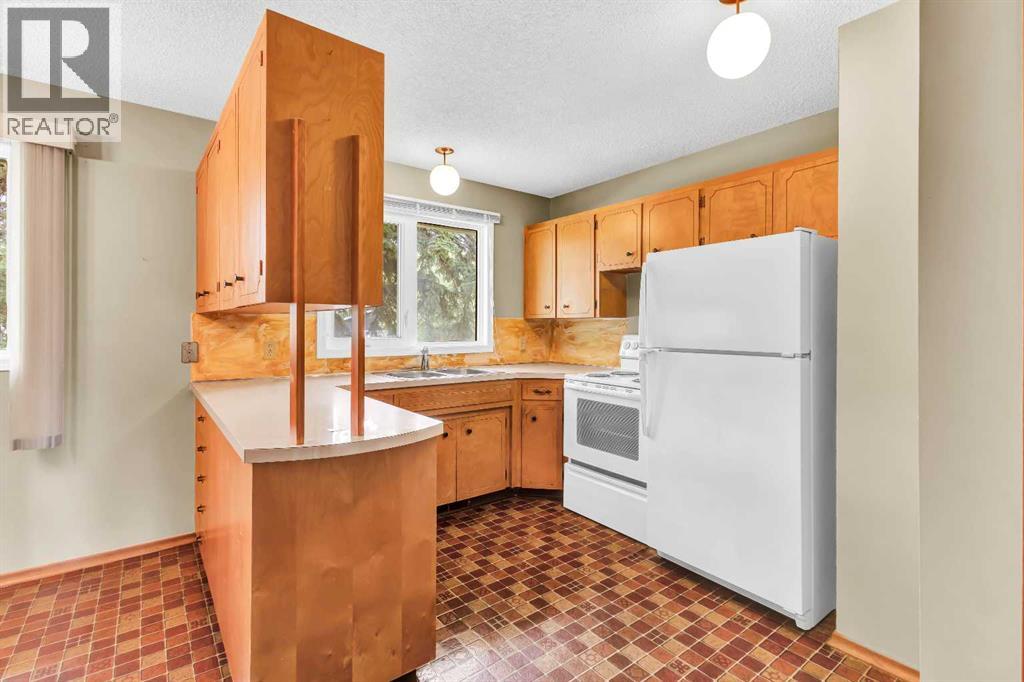 Single Family House Bungalow for Sale in  Hunterfield Road NW Huntington Hills Calgary 