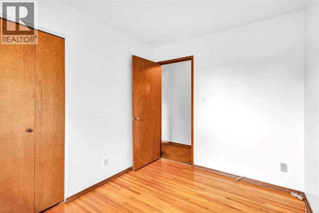 Single Family House Bungalow for Sale in  Hunterfield Road NW Huntington Hills Calgary 