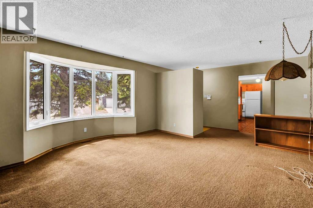 Single Family House Bungalow for Sale in  Hunterfield Road NW Huntington Hills Calgary 