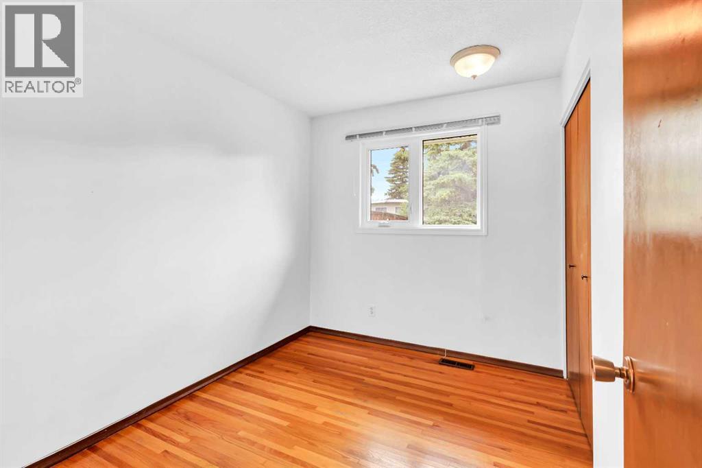 Single Family House Bungalow for Sale in  Hunterfield Road NW Huntington Hills Calgary 