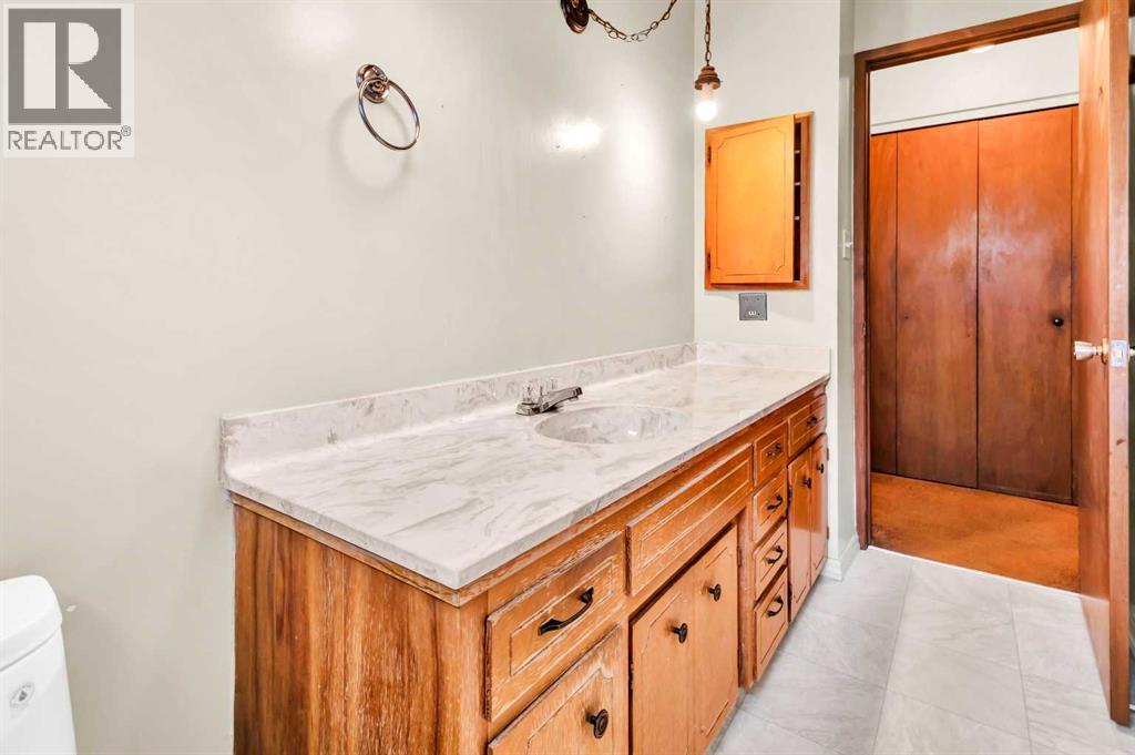 Single Family House Bungalow for Sale in  Hunterfield Road NW Huntington Hills Calgary 