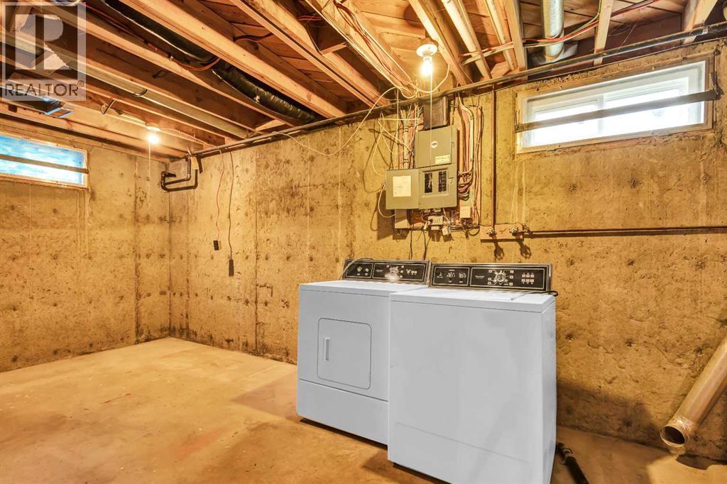 Single Family House Bungalow for Sale in  Hunterfield Road NW Huntington Hills Calgary 