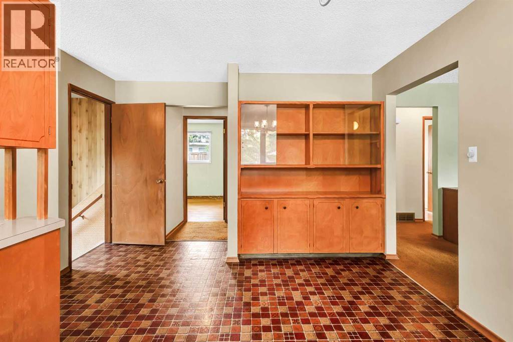 Single Family House Bungalow for Sale in  Hunterfield Road NW Huntington Hills Calgary 