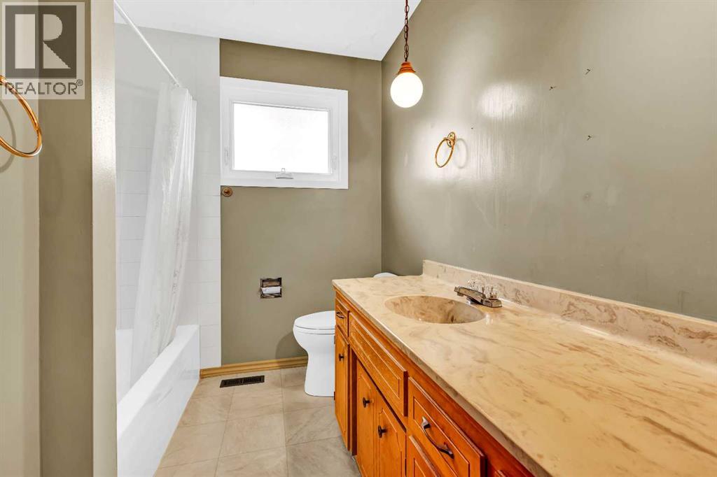Single Family House Bungalow for Sale in  Hunterfield Road NW Huntington Hills Calgary 