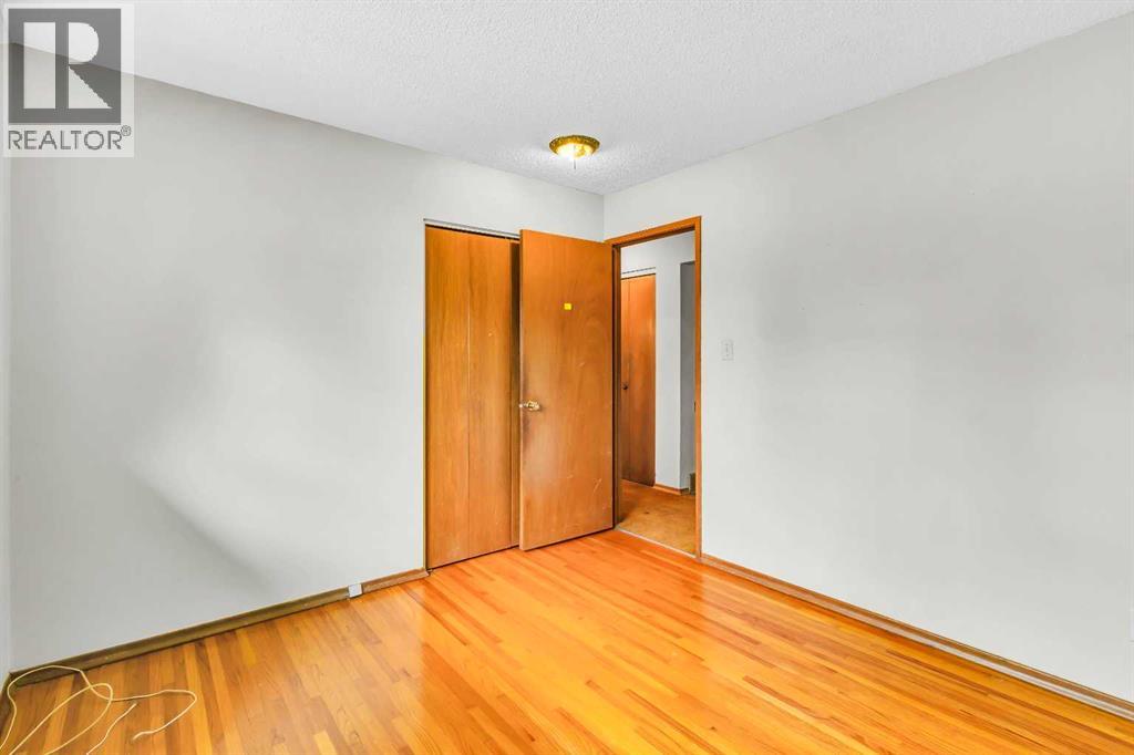 Single Family House Bungalow for Sale in  Hunterfield Road NW Huntington Hills Calgary 