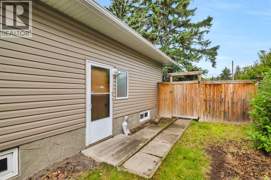 Single Family House Bungalow for Sale in  Hunterfield Road NW Huntington Hills Calgary 