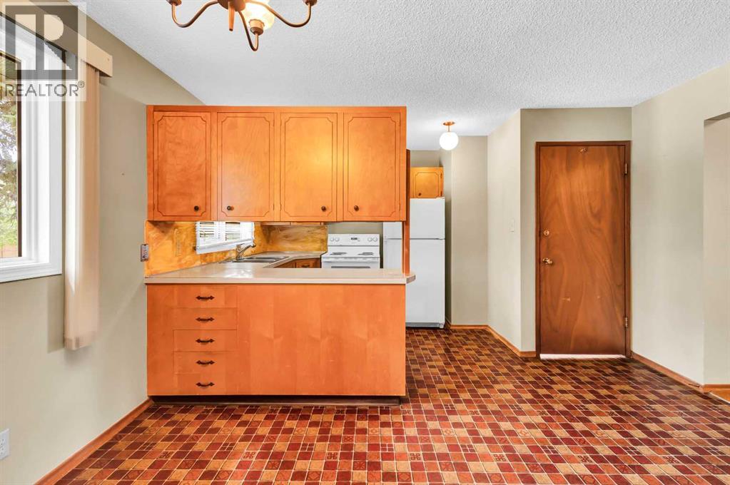 Single Family House Bungalow for Sale in  Hunterfield Road NW Huntington Hills Calgary 