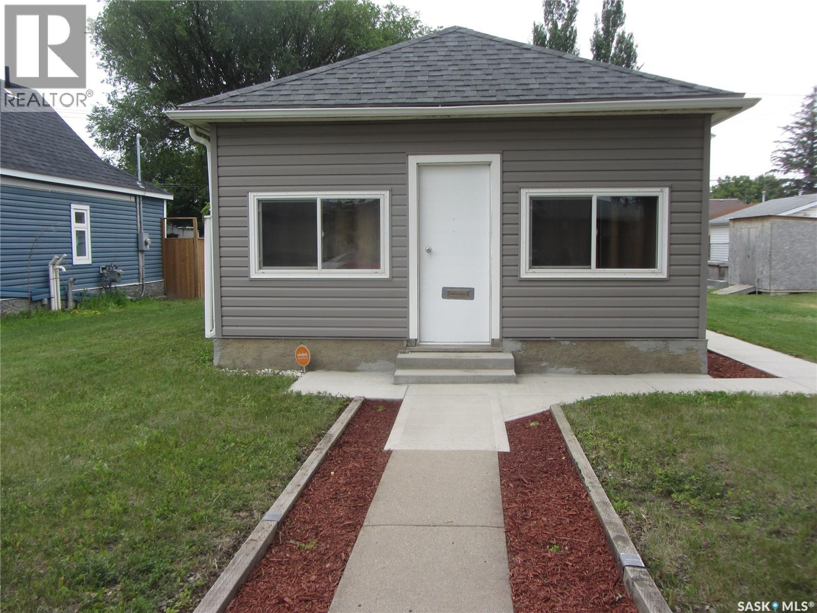 Photo 1 of 916 Weldon Avenue S, Saskatoon SK