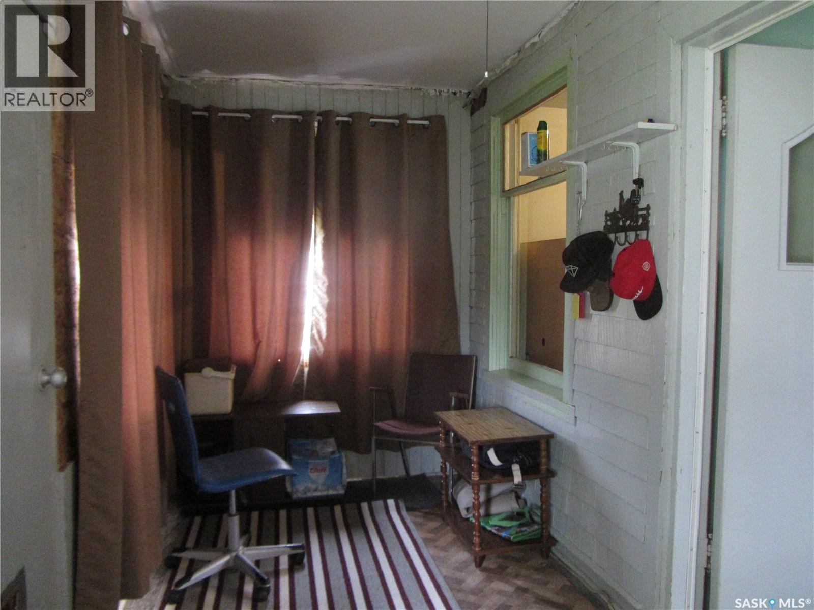 Photo 13 of 916 Weldon Avenue S, Saskatoon SK