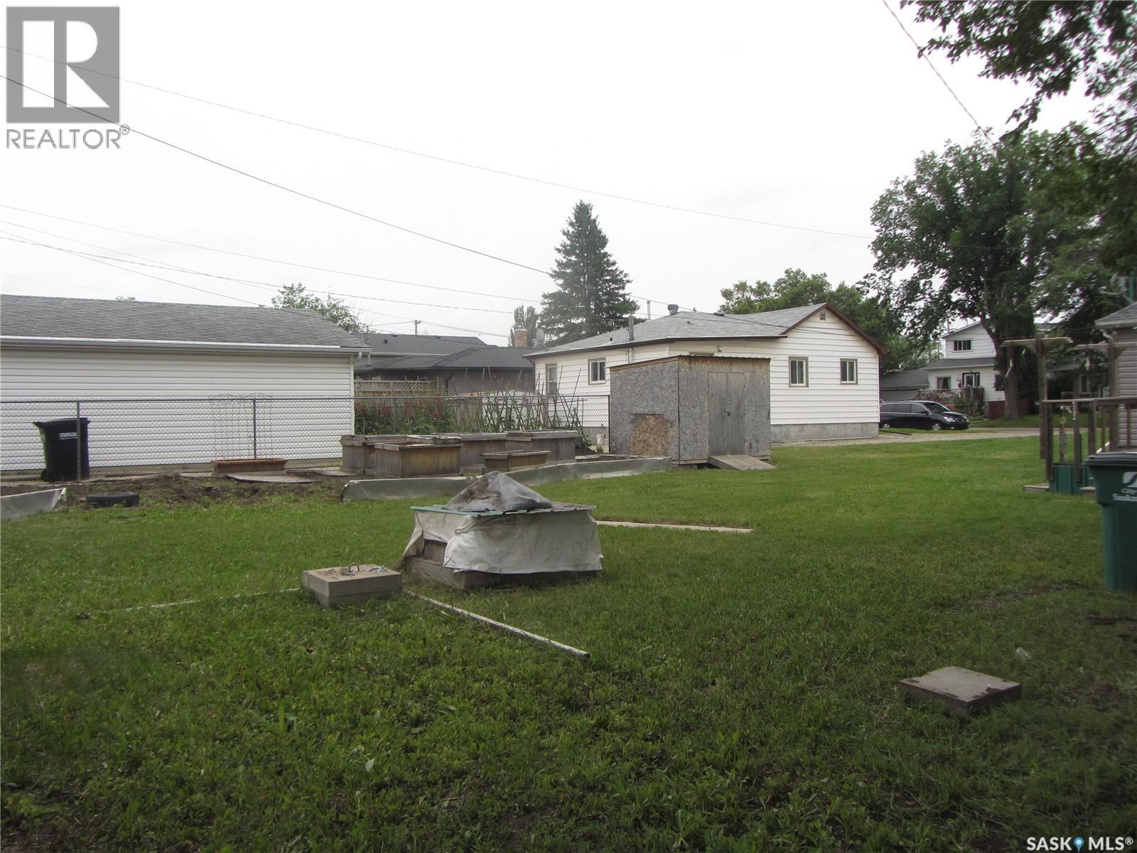 Photo 32 of 916 Weldon Avenue S, Saskatoon SK