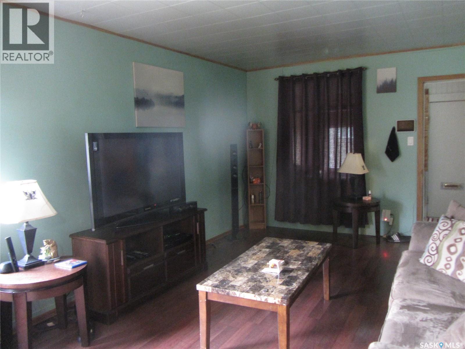 Photo 4 of 916 Weldon Avenue S, Saskatoon SK