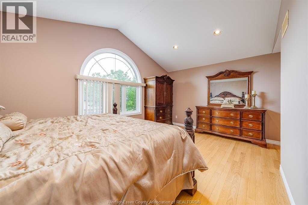 Photo 8 of 762 Newport Crescent, Windsor ON