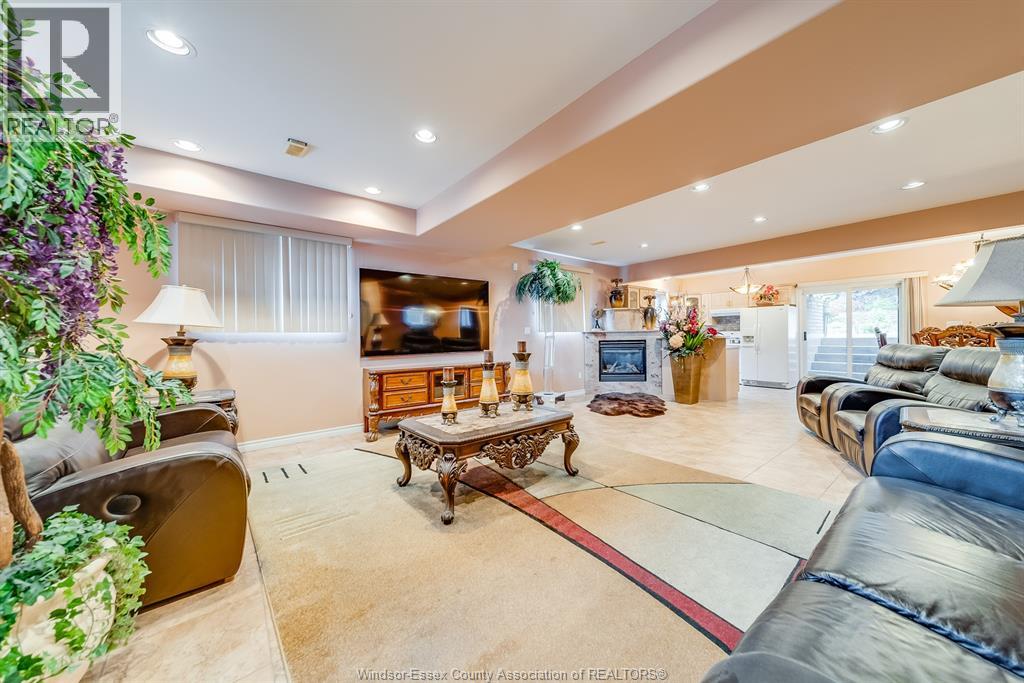 Photo 39 of 762 Newport Crescent, Windsor ON