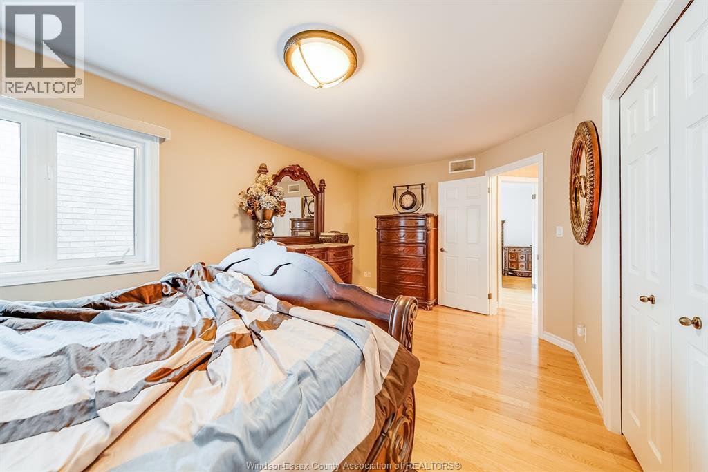 Photo 30 of 762 Newport Crescent, Windsor ON