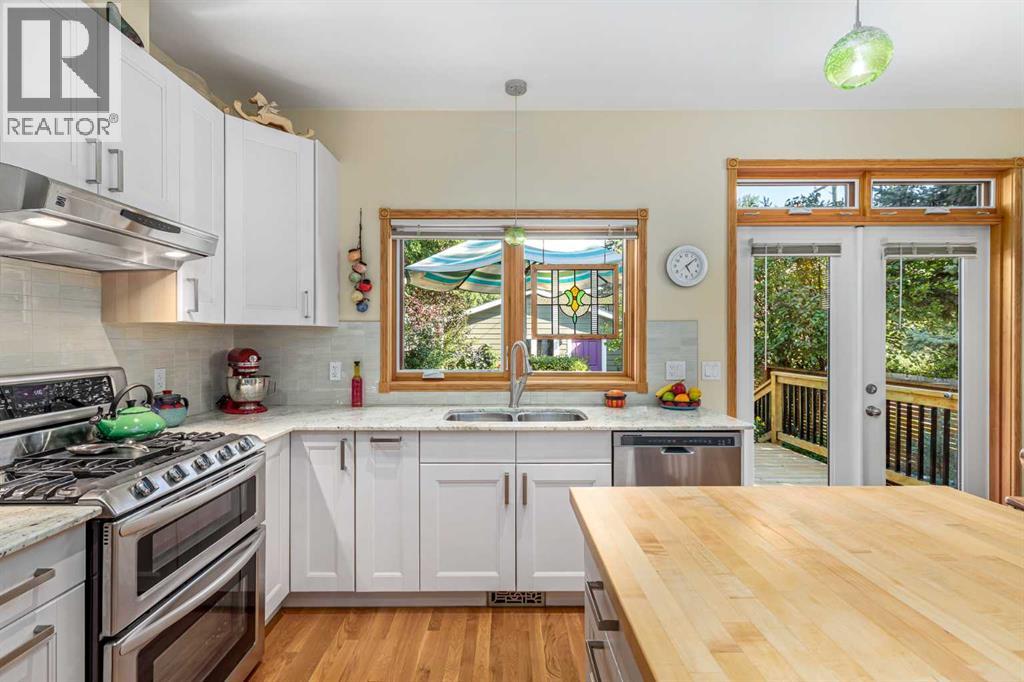 Single Family House for Sale in   Avenue NW Sunnyside Calgary 