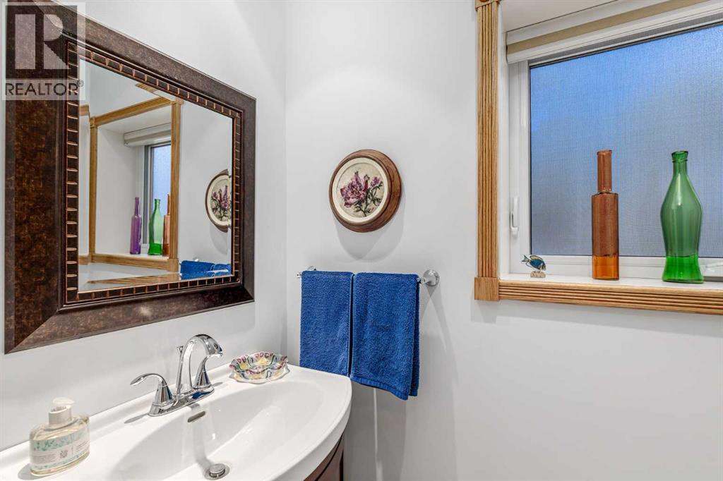 Single Family House for Sale in   Avenue NW Sunnyside Calgary 