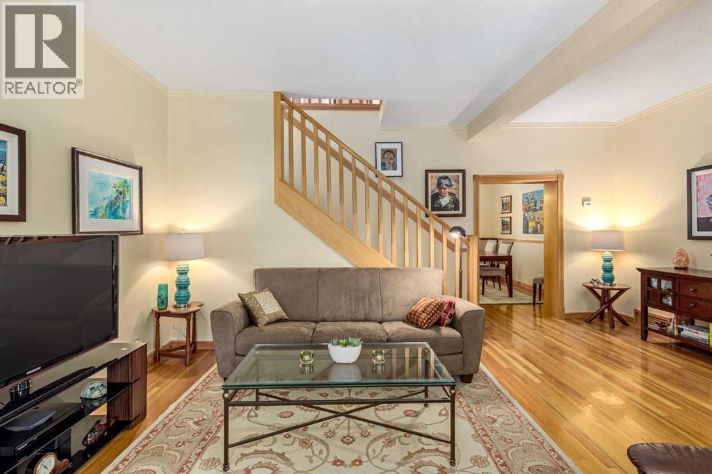 Single Family House for Sale in   Avenue NW Sunnyside Calgary 