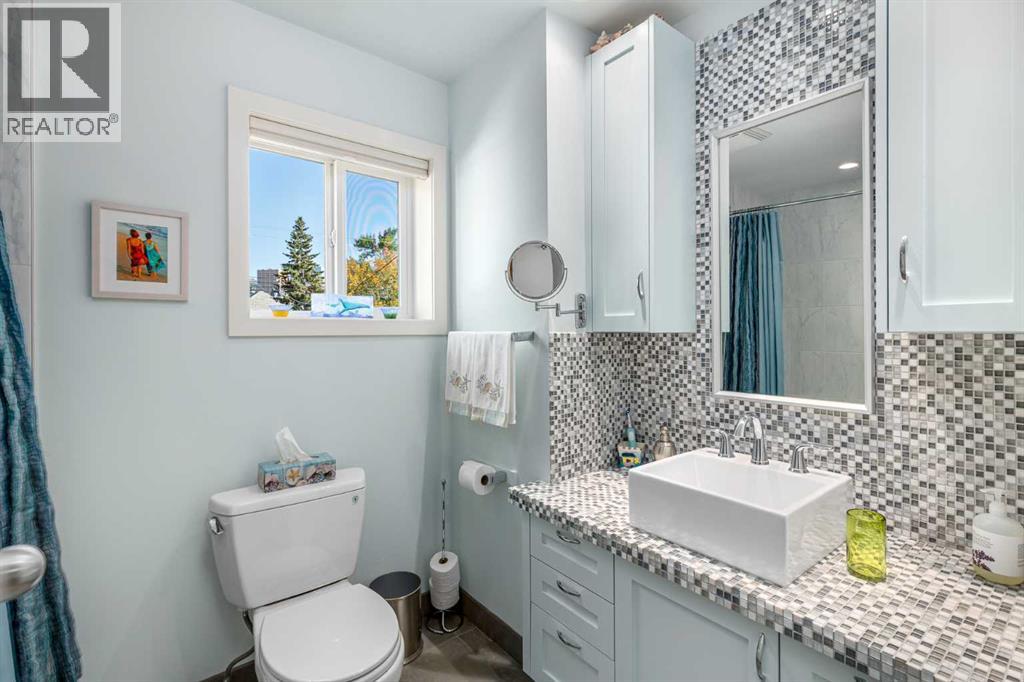 Single Family House for Sale in   Avenue NW Sunnyside Calgary 
