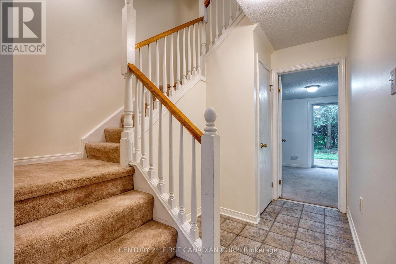 Photo 9 of 89 9 Ailsa Place, London South ON