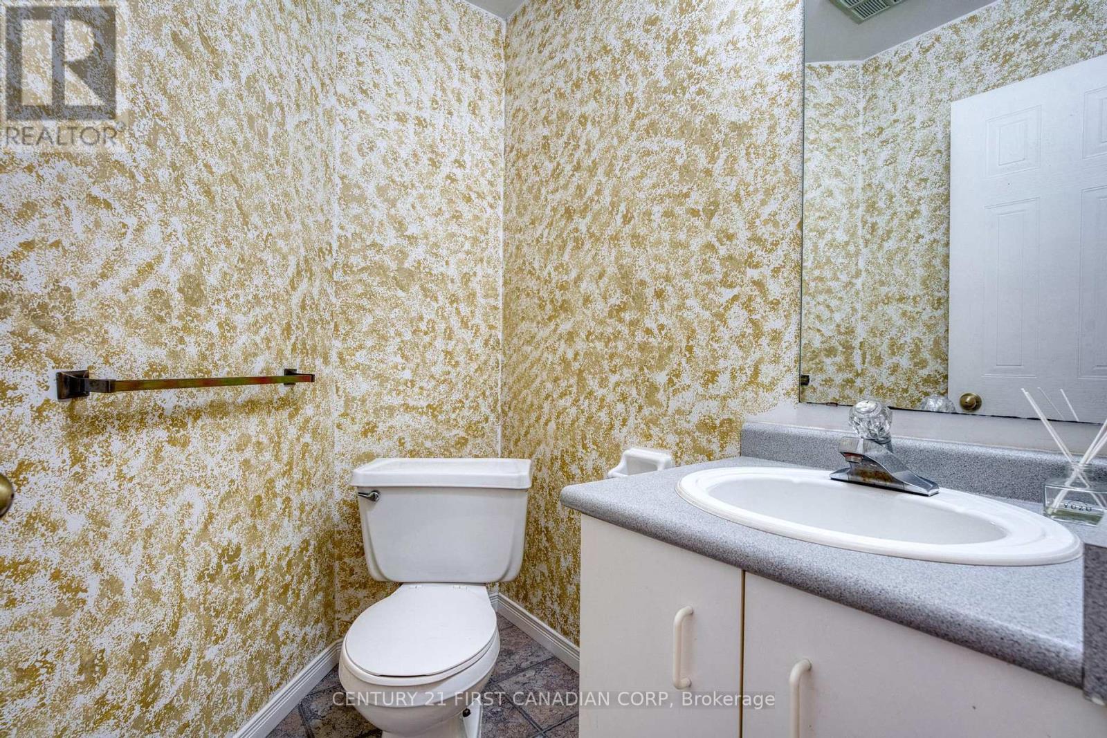Photo 2 of 89 9 Ailsa Place, London South ON