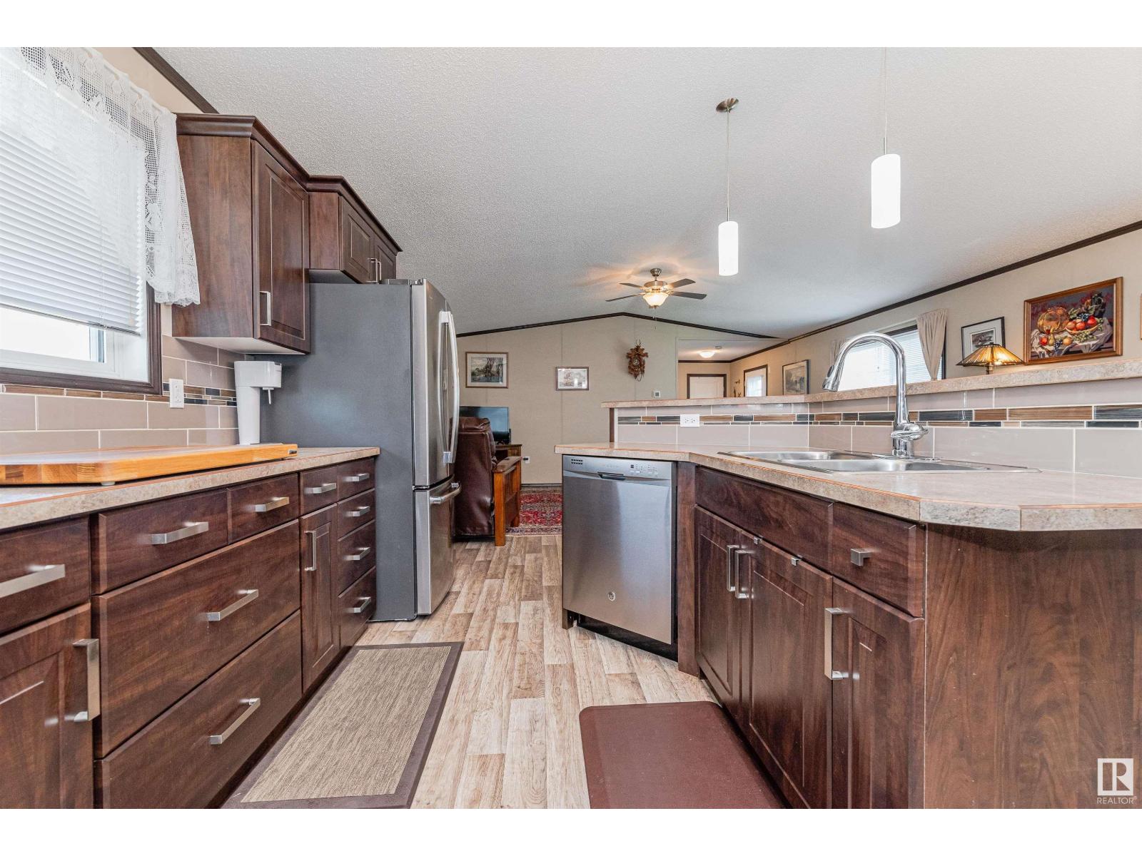 Photo 21 of 13 Laurel Dr, Morinville AB