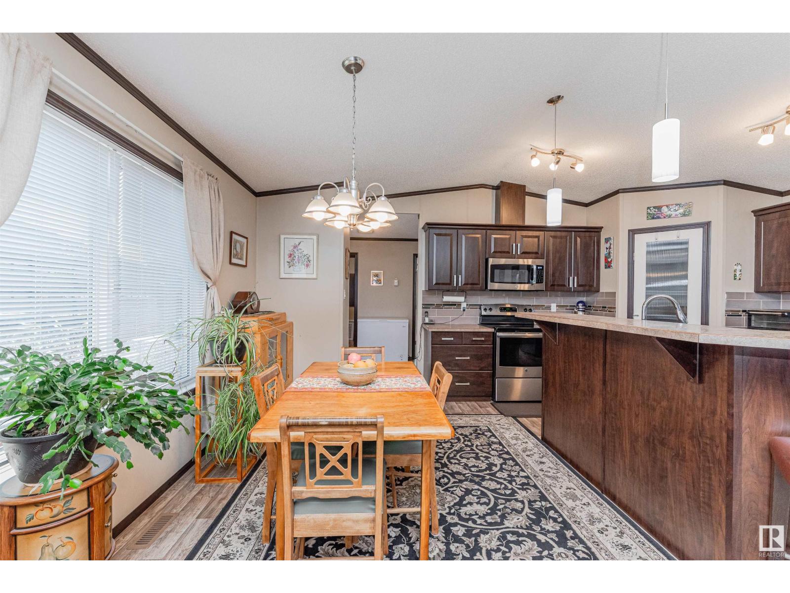 Photo 2 of 13 Laurel Dr, Morinville AB