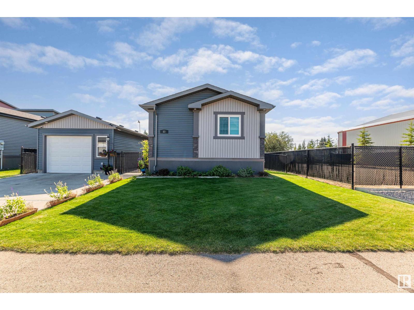 Photo 4 of 13 Laurel Dr, Morinville AB