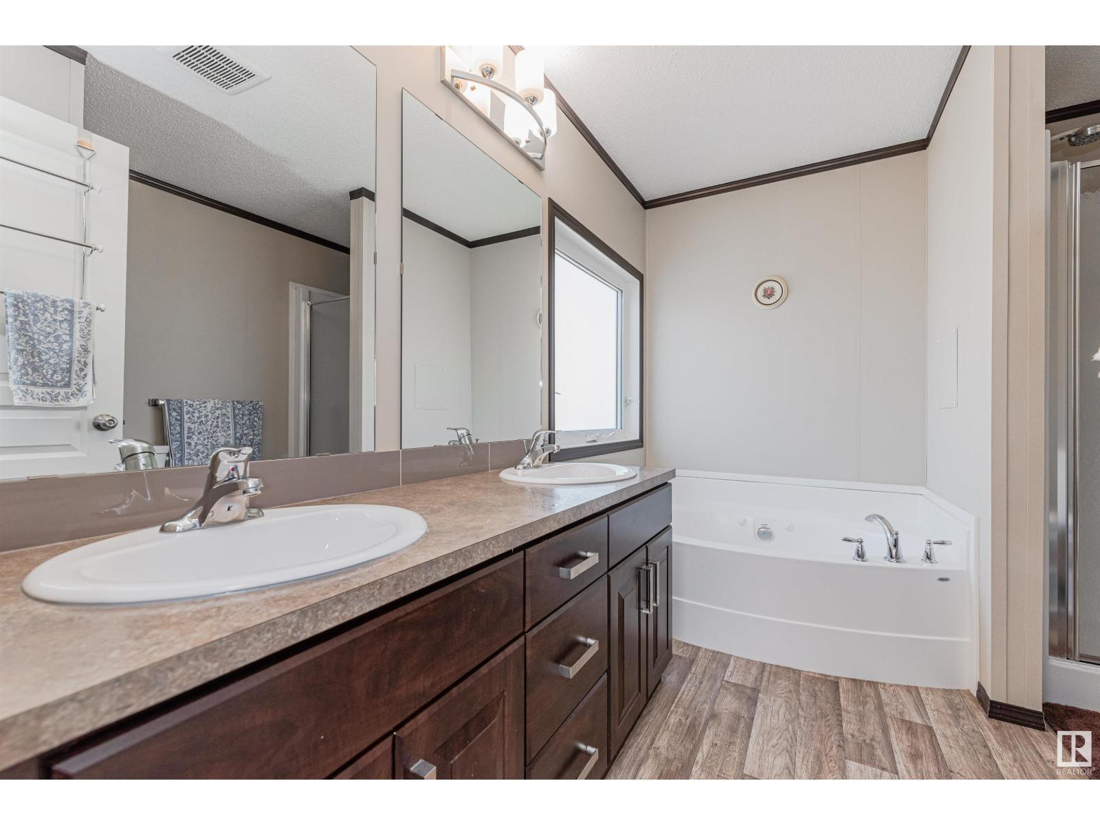 Photo 8 of 13 Laurel Dr, Morinville AB